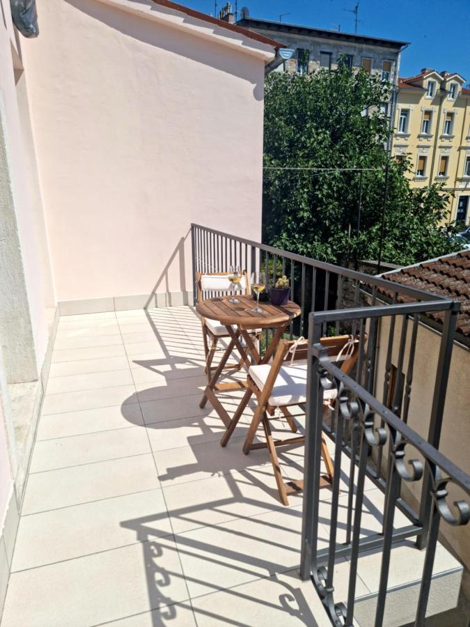Central Studio Apartment Пула Екстериор снимка