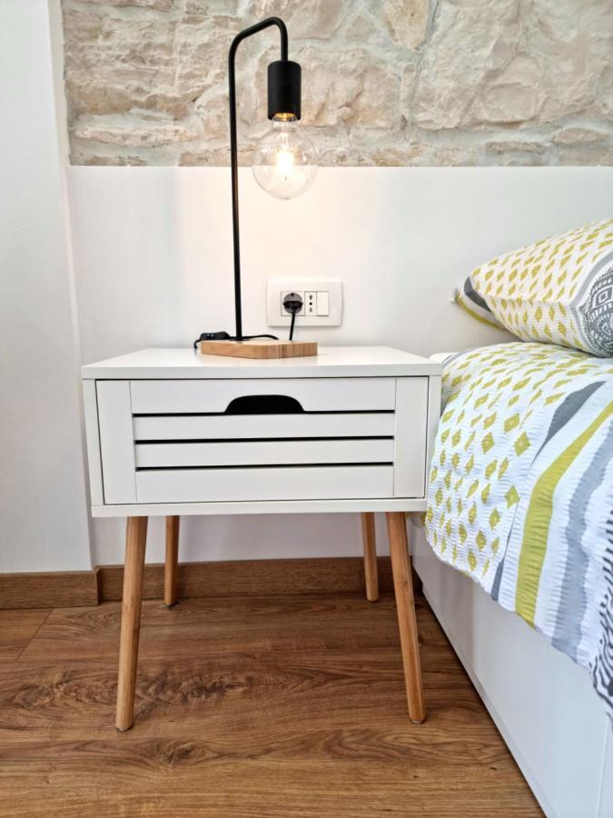 Central Studio Apartment Пула Екстериор снимка