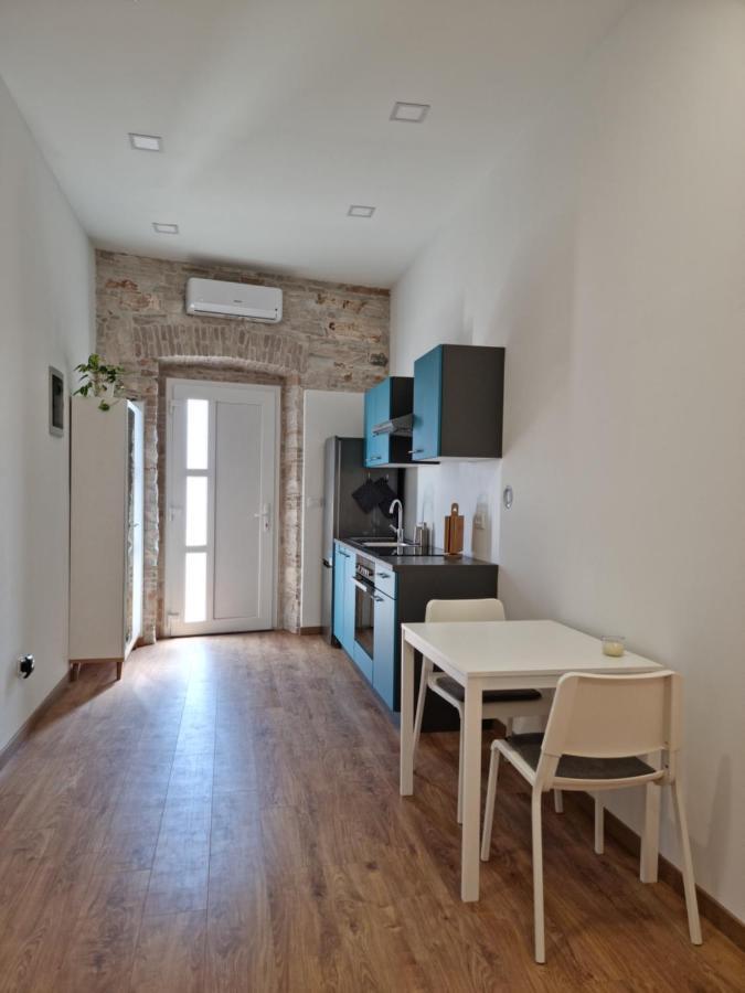 Central Studio Apartment Пула Екстериор снимка