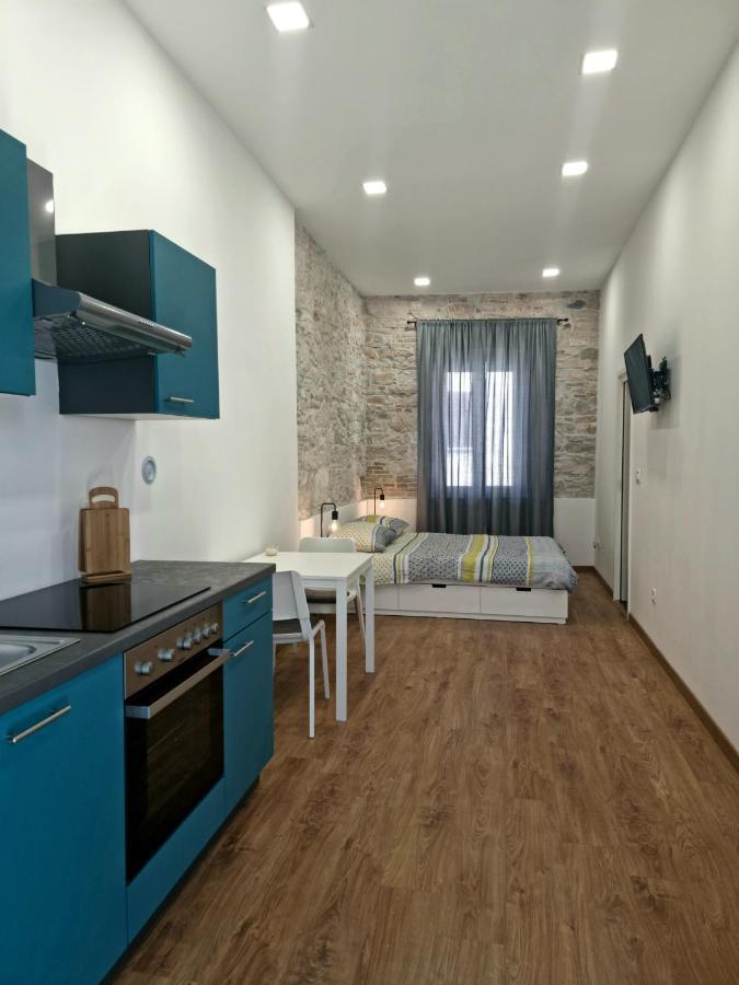 Central Studio Apartment Пула Екстериор снимка