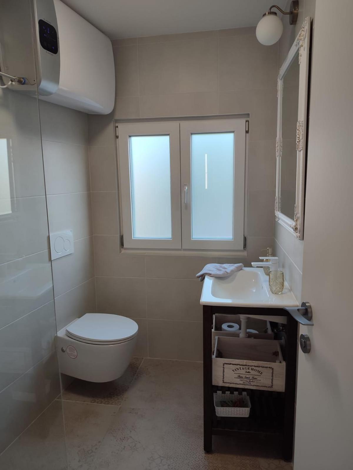 Central Studio Apartment Пула Екстериор снимка