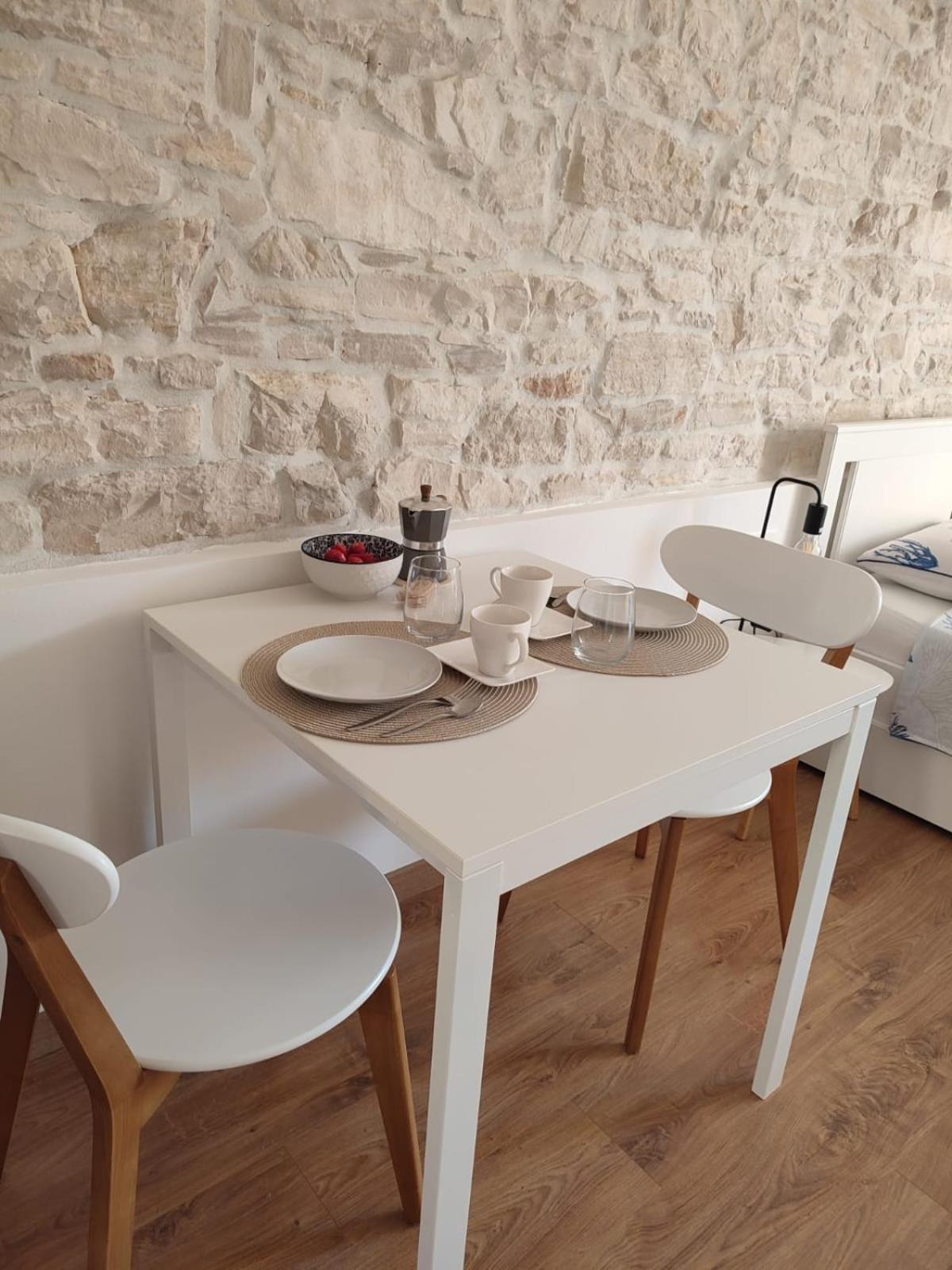 Central Studio Apartment Пула Екстериор снимка