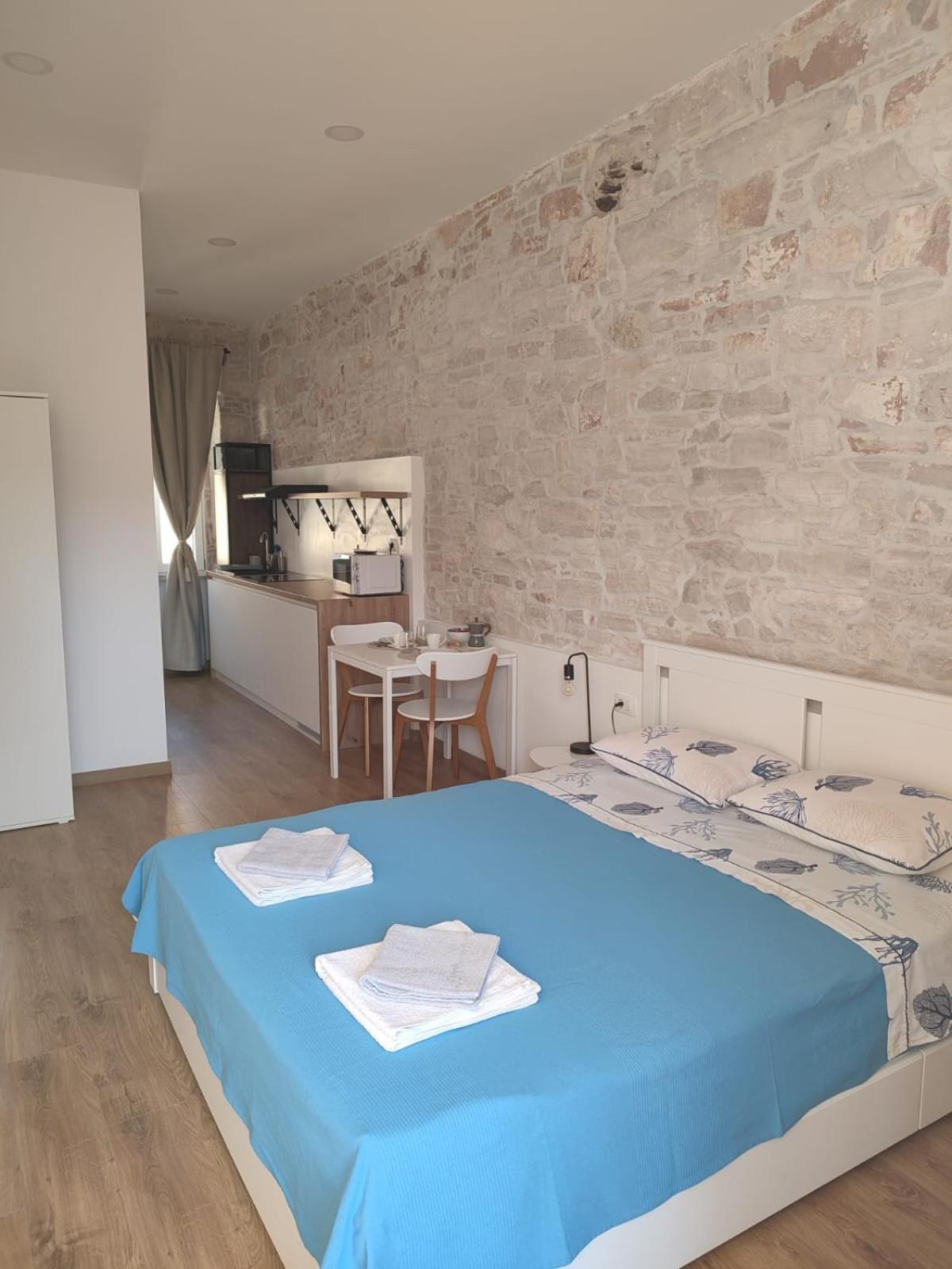 Central Studio Apartment Пула Екстериор снимка